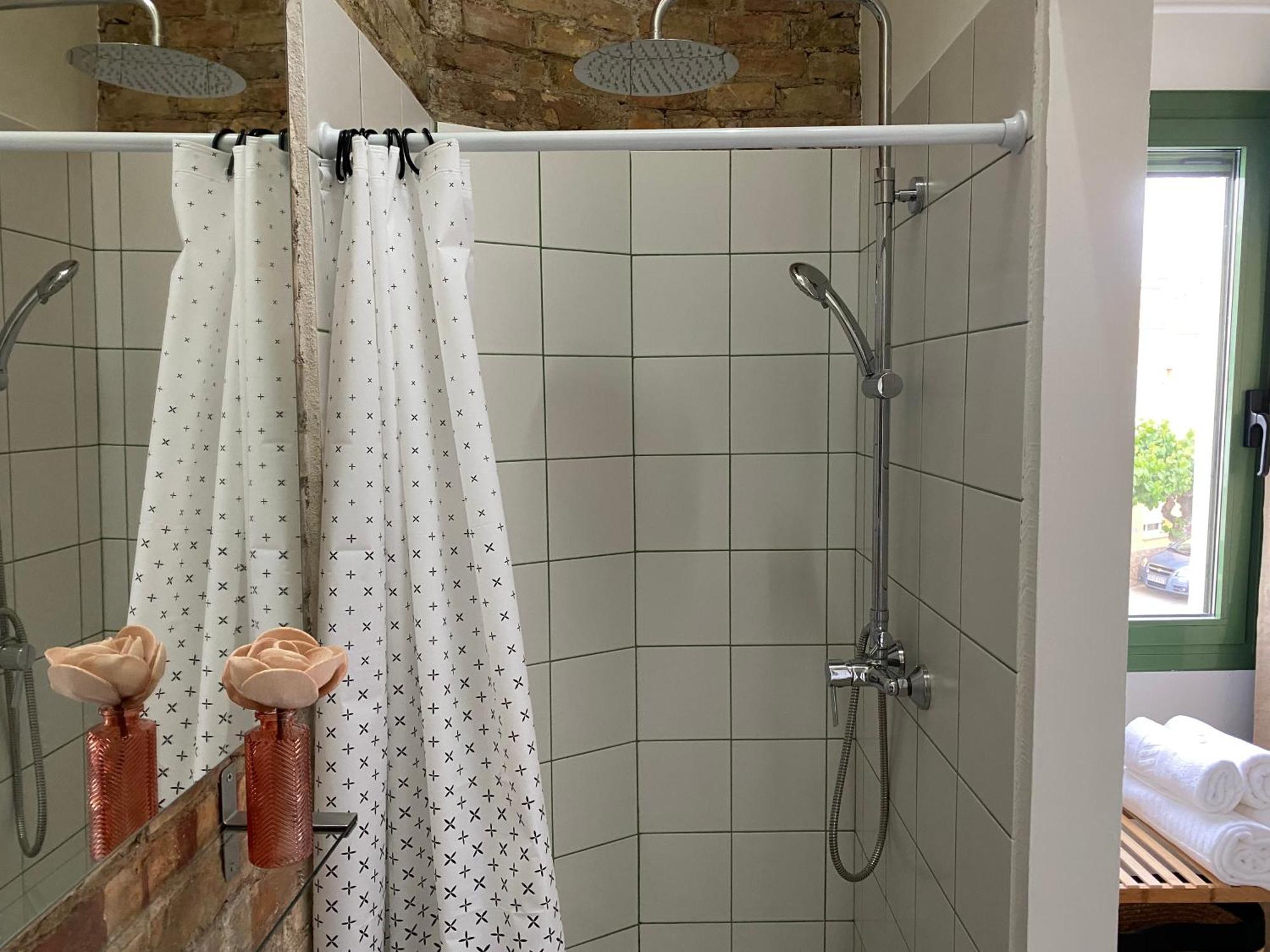 Les Filles Hotell Deltebre Exteriör bild
