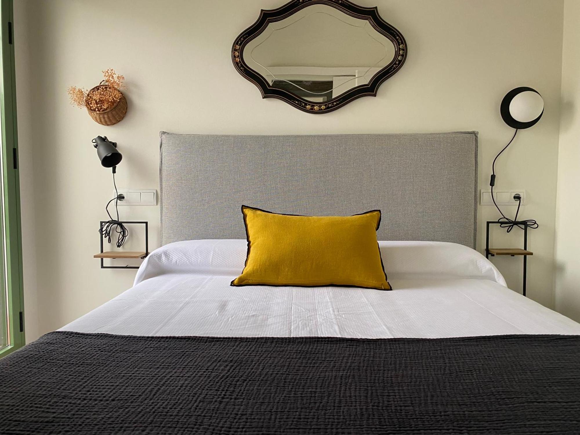 Les Filles Hotell Deltebre Exteriör bild