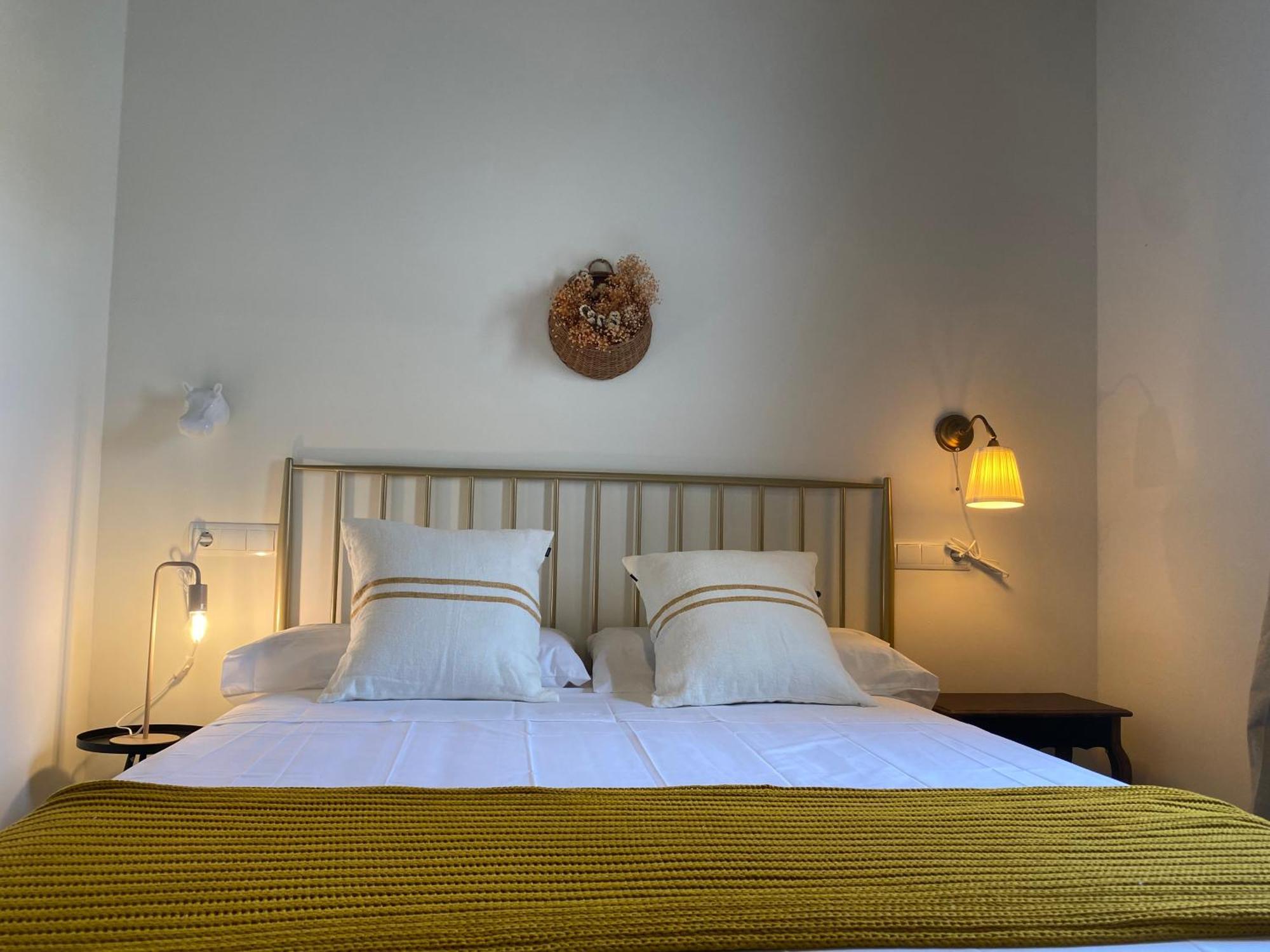 Les Filles Hotell Deltebre Exteriör bild