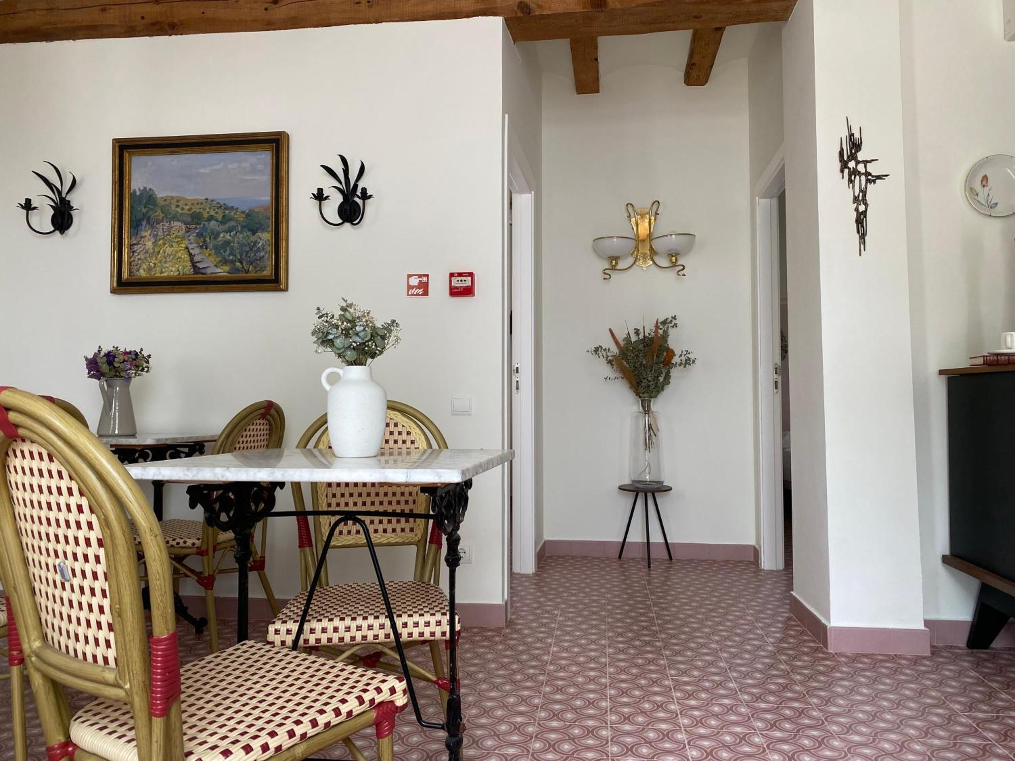 Les Filles Hotell Deltebre Exteriör bild