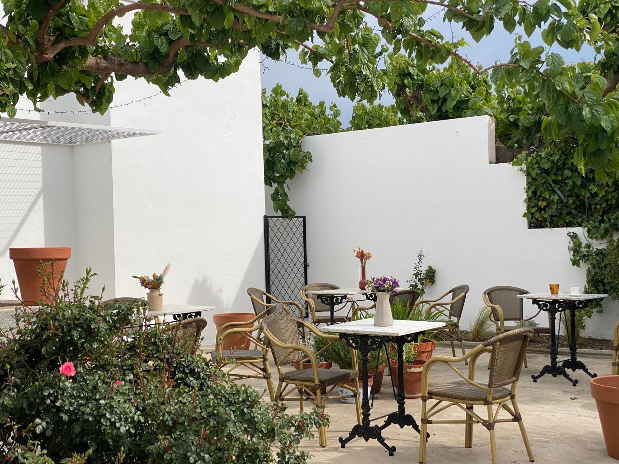 Les Filles Hotell Deltebre Exteriör bild